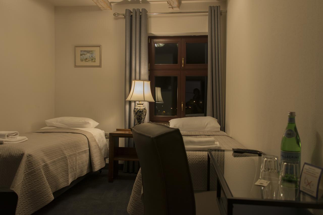 Hotel Retro B.A. Zientarski Зелёна-Гура Экстерьер фото