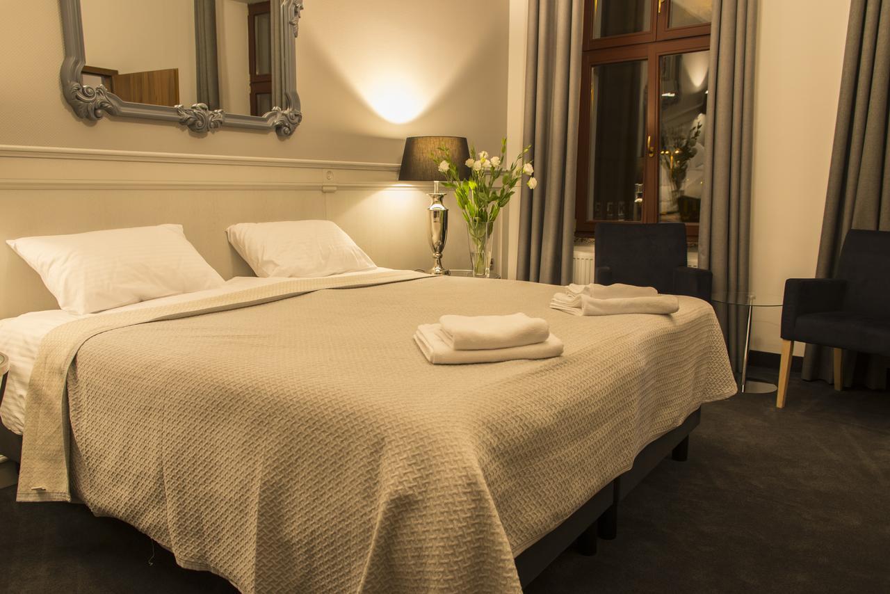 Hotel Retro B.A. Zientarski Зелёна-Гура Экстерьер фото