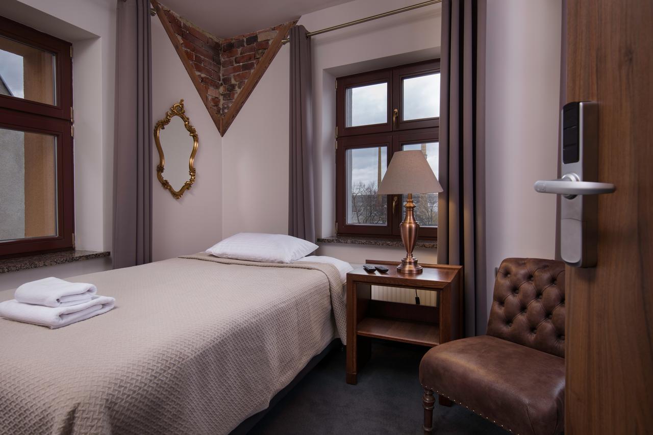 Hotel Retro B.A. Zientarski Зелёна-Гура Экстерьер фото